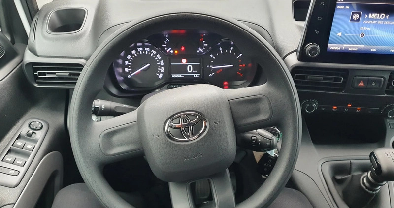 Toyota Proace City Verso cena 124900 przebieg: 20, rok produkcji 2022 z Pińczów małe 326